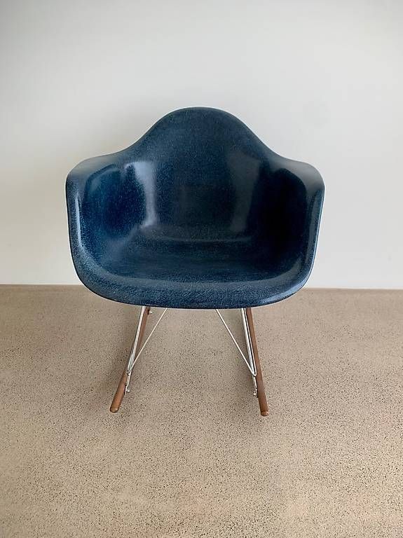 Eames Sedie: Original Eames Rocking Chair Herman Miller Dunkelblau 1964 – Usato da Edlibach venduto da second_hand 1