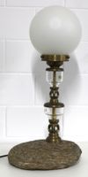 Vintage Lampe auf Steinfuss