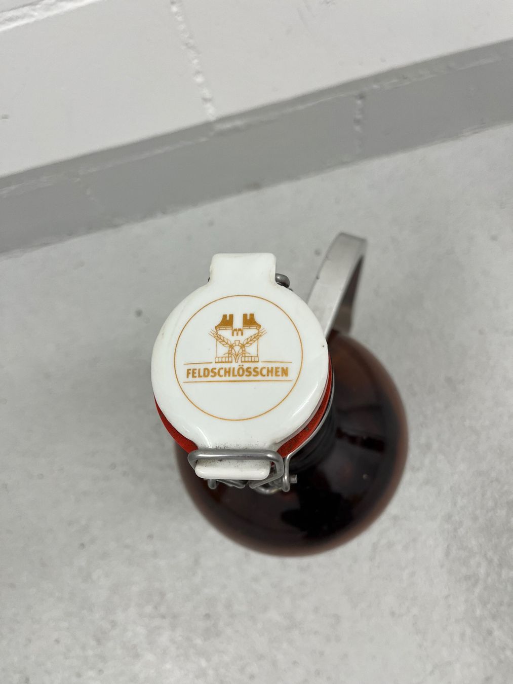 Feldschlösschen Bicchieri, Caraffe & Bottiglie: Bierflasche Feldschlösschen gross alt – Usato da Eschenbach SG venduto da Joey-Li 3