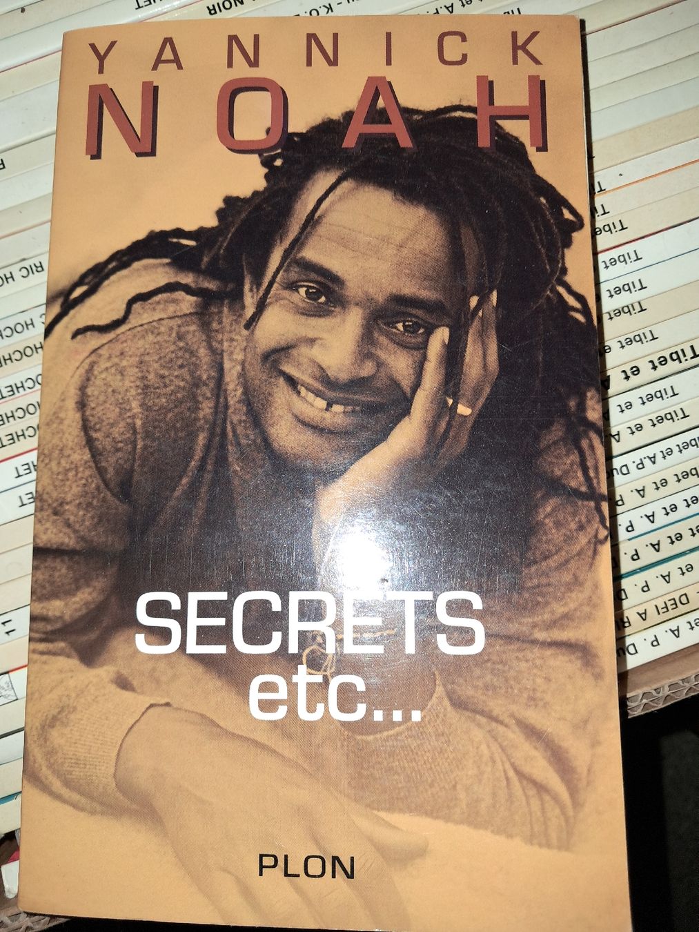 Bücher: Livre Yannick Noah "Secrets etc..." – Gebraucht aus Le locle von juliensaran