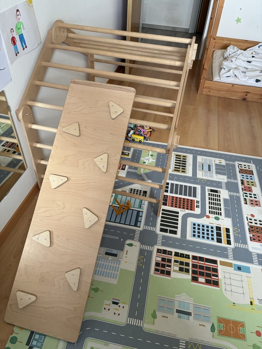 Jouets: Triangle de motricité (Pikler) modulable – D'occasion à Bretigny-Morrens par Xaya89