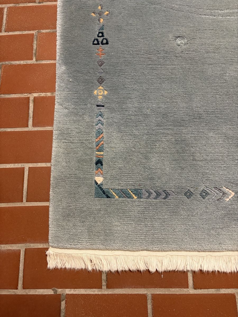 Tapis: Teppich hellblau mit Muster Bordüre gebraucht – D'occasion à Winterthur par silen 3