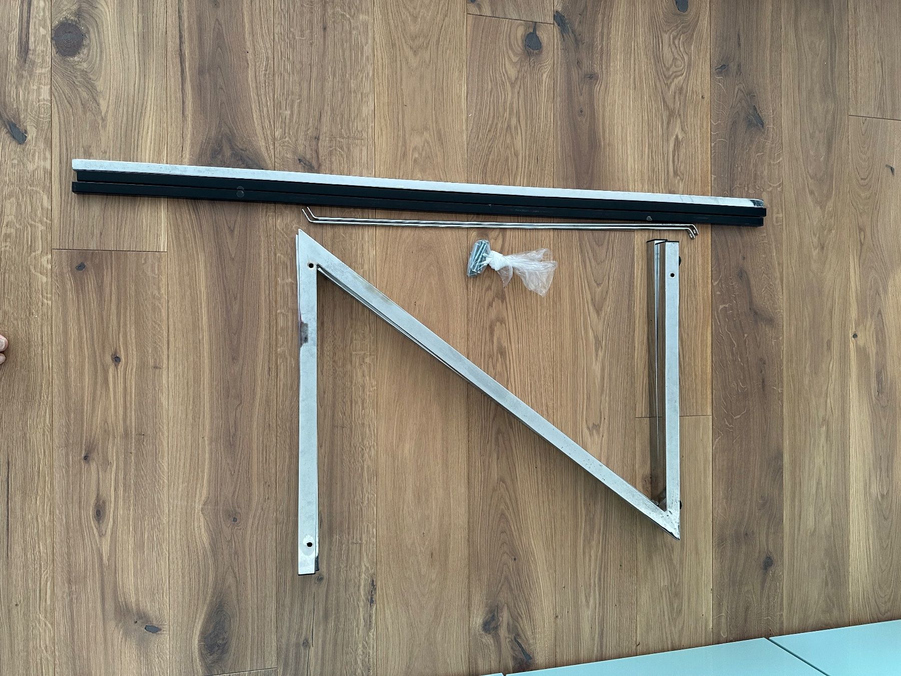 Tables: Tisch mit Marmoreffekt und Chromsockel – D'occasion à Pfaffhausen par ser_82yb 4