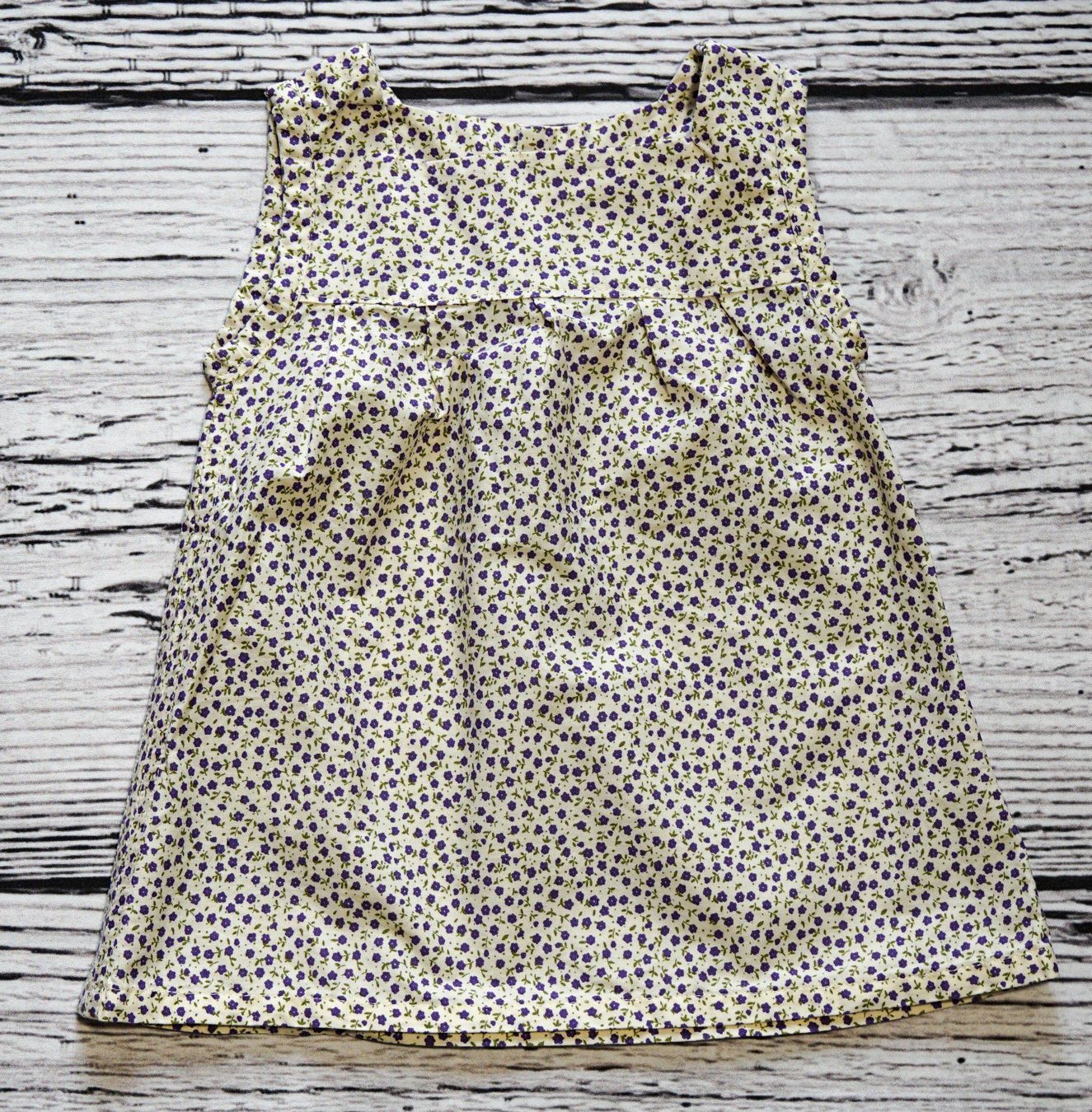 Vestiti & Gonne: Handgemachtes Kleid mit Blumen Gr.74/80 – Usato da Zürich venduto da sambaum