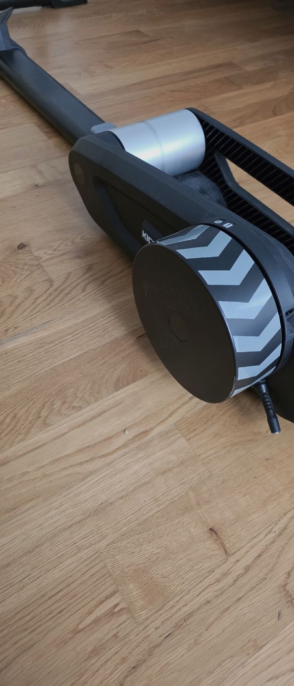 Wahoo Hometrainer: Wahoo Kickr Rollr Smart Trainer Rollentrainer schwarz – Usato da Dällikon venduto da mic_5jyh 1