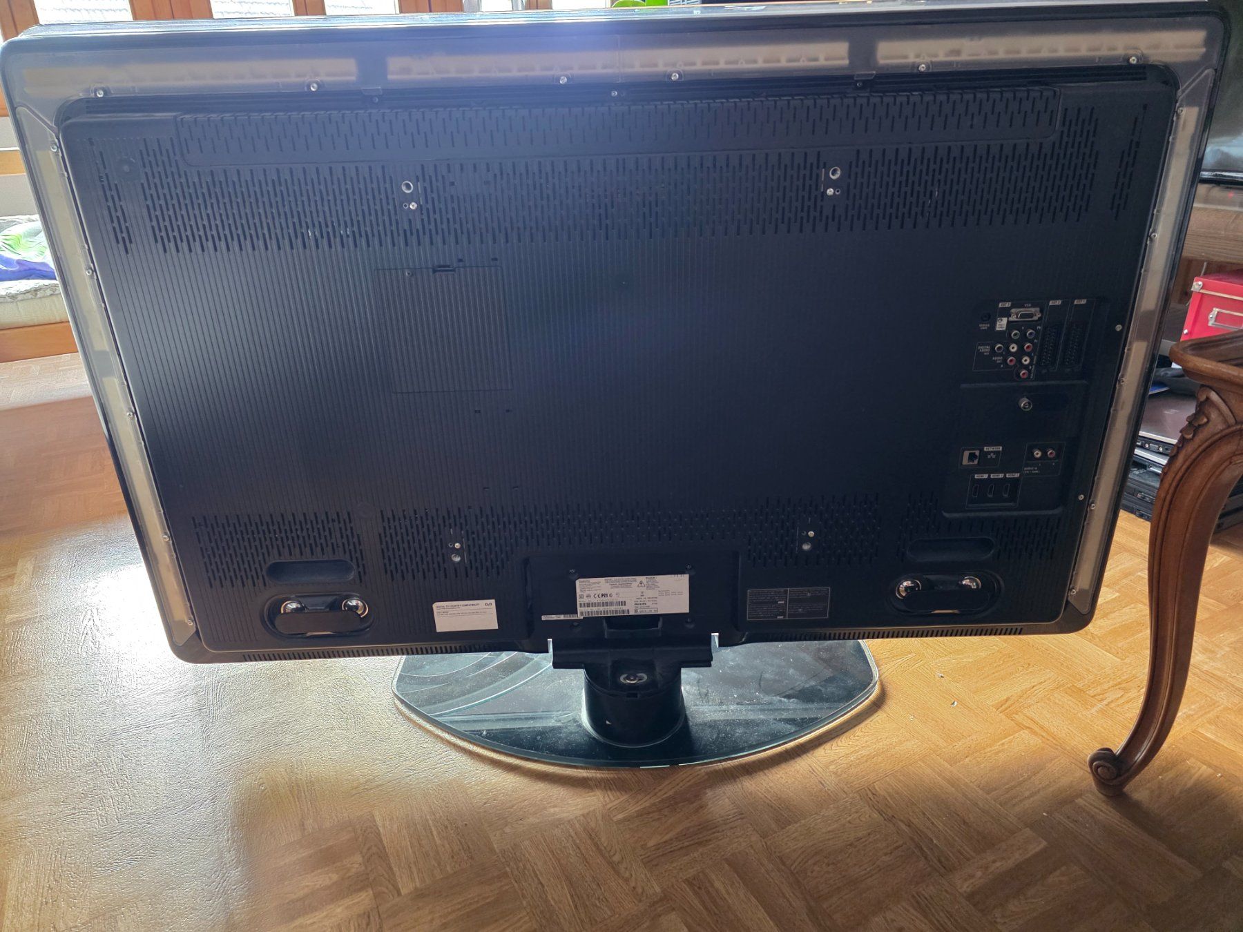 Philips Televisori: Philips TV Flachbildschirm mit Ledbeleuchtung. – Usato da Brienzwiler venduto da vegetabelvamp 1