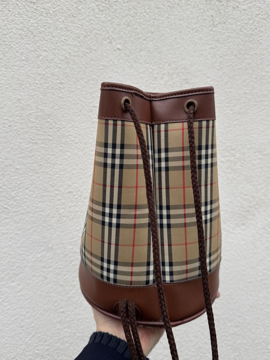 Burberry Sacs femmes: Vintage Burberry Bucket Bag – Neuf (Voir description) à Luzern par muh_22qq 4