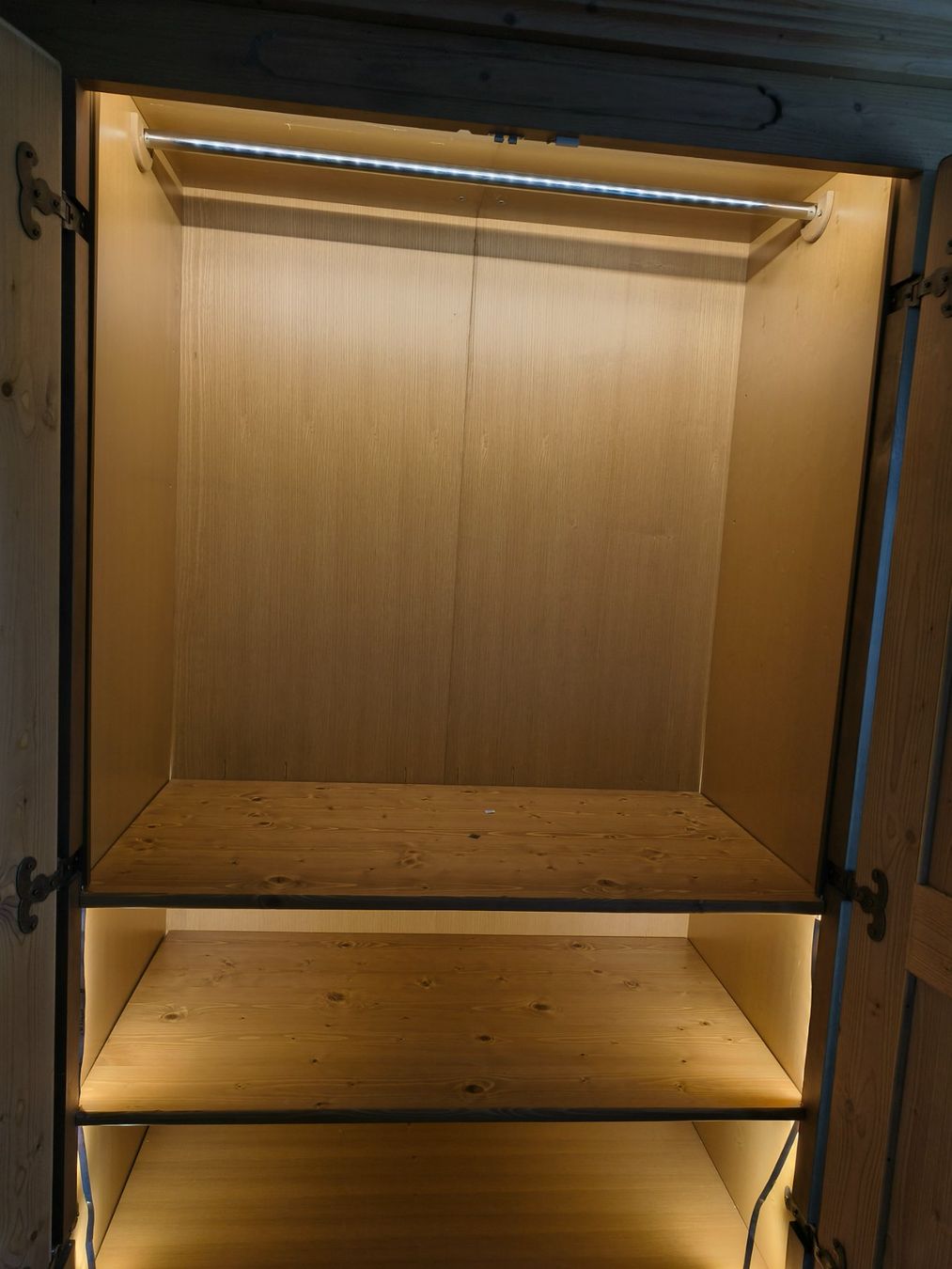 Schränke: 6 türiger Kleiderschrank – Gebraucht aus Wald ZH von StefanBayer 3