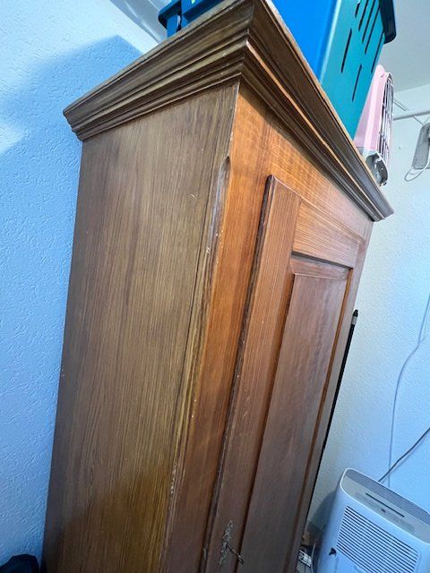 Armadi: Alter Holzschrank – Usato da Winterthur venduto da woodenhiller68 7