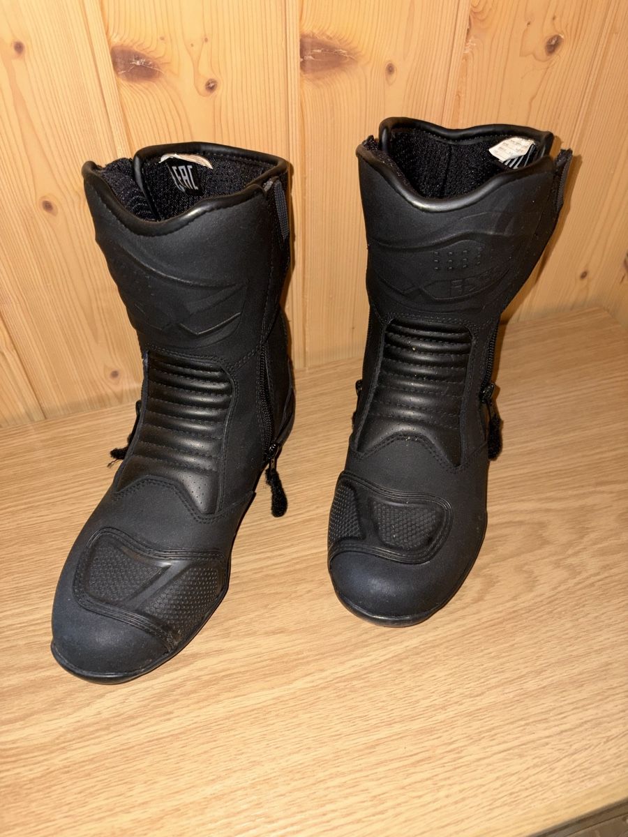 Chaussures femmes: IXS Motorradschuhe – D'occasion à Herisau par jas_2hv5