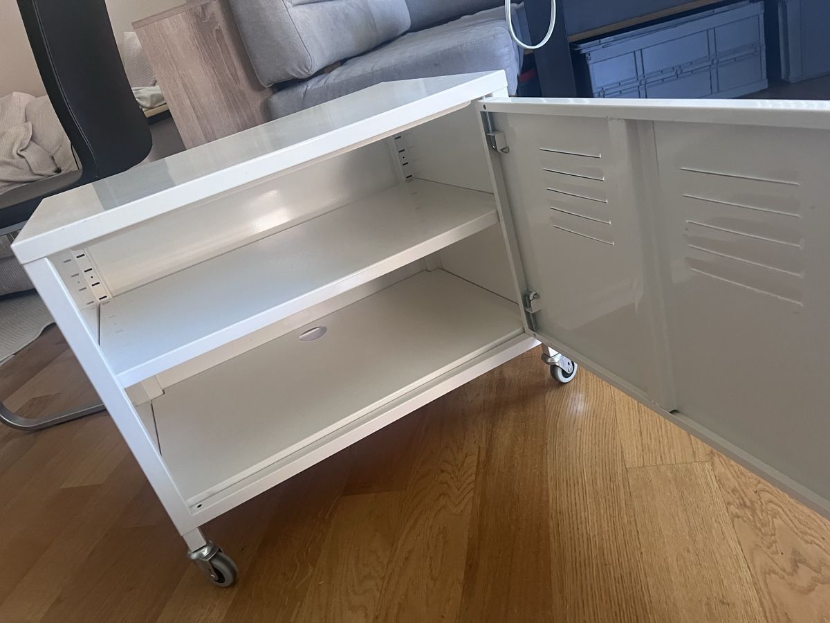 Ikea Cassettiere: Abschliessbares Büromöbel auf Rollen – Usato da zürich venduto da zuerei 3