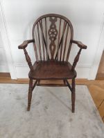 5 Wunderschöne alte Stühle (4 mit armlehne, 1 ohne armlehne)