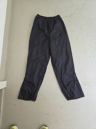 Regenhose mit verschweissten Nähten
