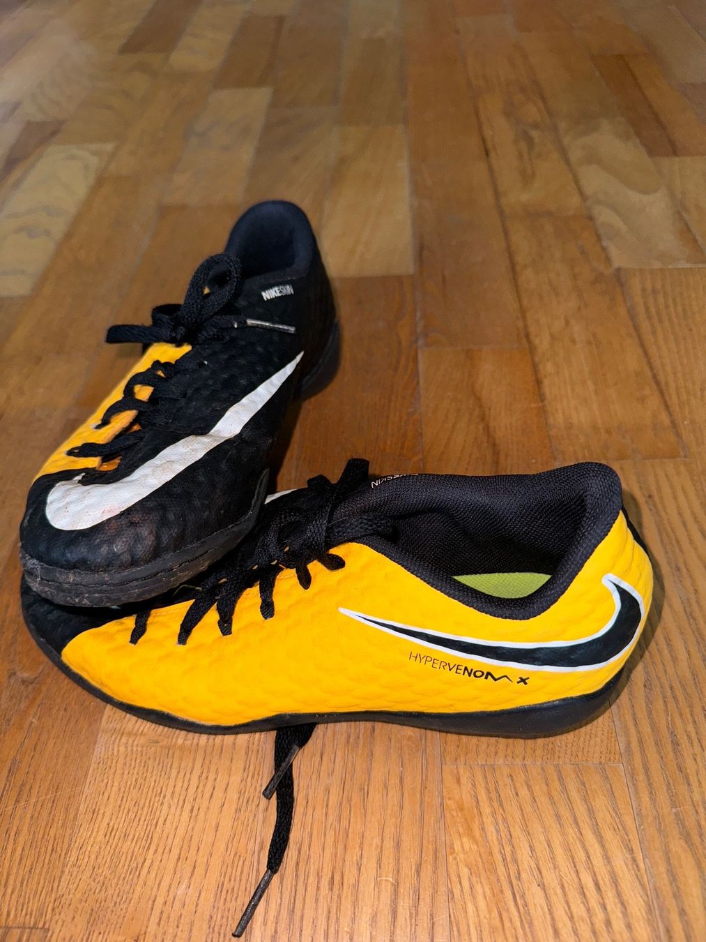 Nike Scarpe per ragazzi: Nike hypervenom Grösse 36.5 Hallenschuhe – Usato da Aesch ZH venduto da Goonies_1 2