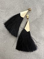 Elegante schwarze Quasten-Ohrclips mit Goldakzenten