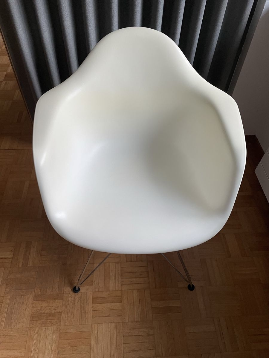 Eames Sedie: 2x Eames Plastic Armchair DAR weiss – Usato da Zürich venduto da Nhpp 5