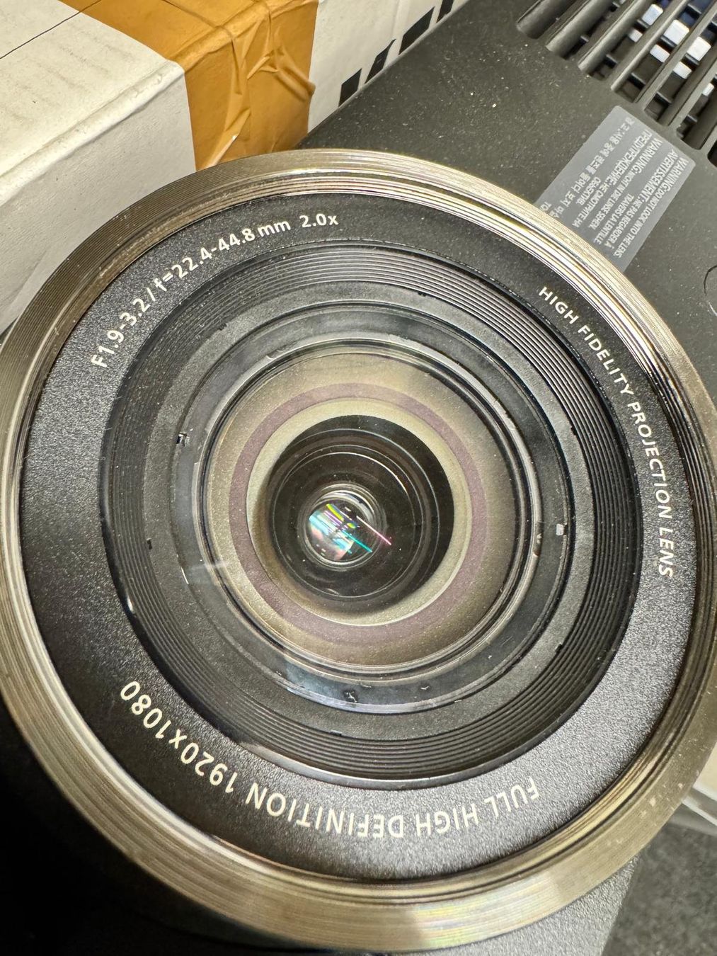 Panasonic Vidéoprojecteurs: Panasonic PT-AT6000E + Zubehör – D'occasion à Basel par Alexander_Hofmann 4