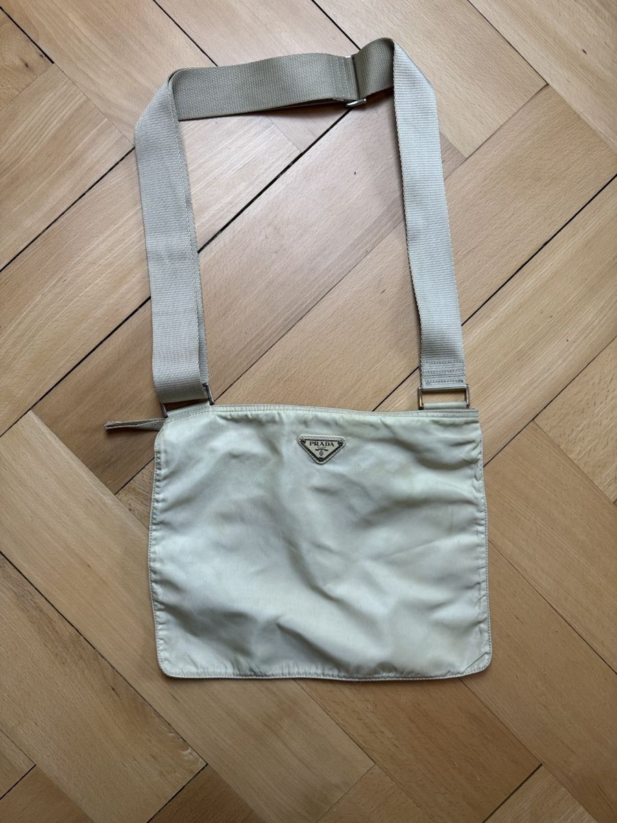 Prada Taschen: Prada Umhängetasche Beige Nylon – Gebraucht aus Bern von Mancini