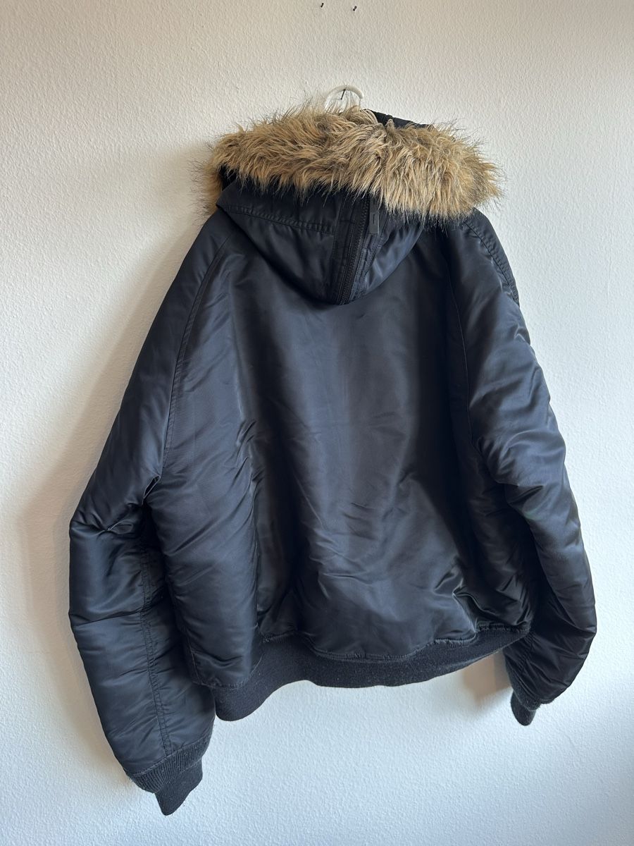Alpha Industries Giacche: Alpha Industries Winterjacke, N-2B Schwarz – Usato da Zürich venduto da FrauMalzahn 1