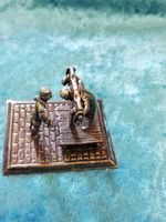 Silberminiatur "Mann am Pranger mit Spötter", antik