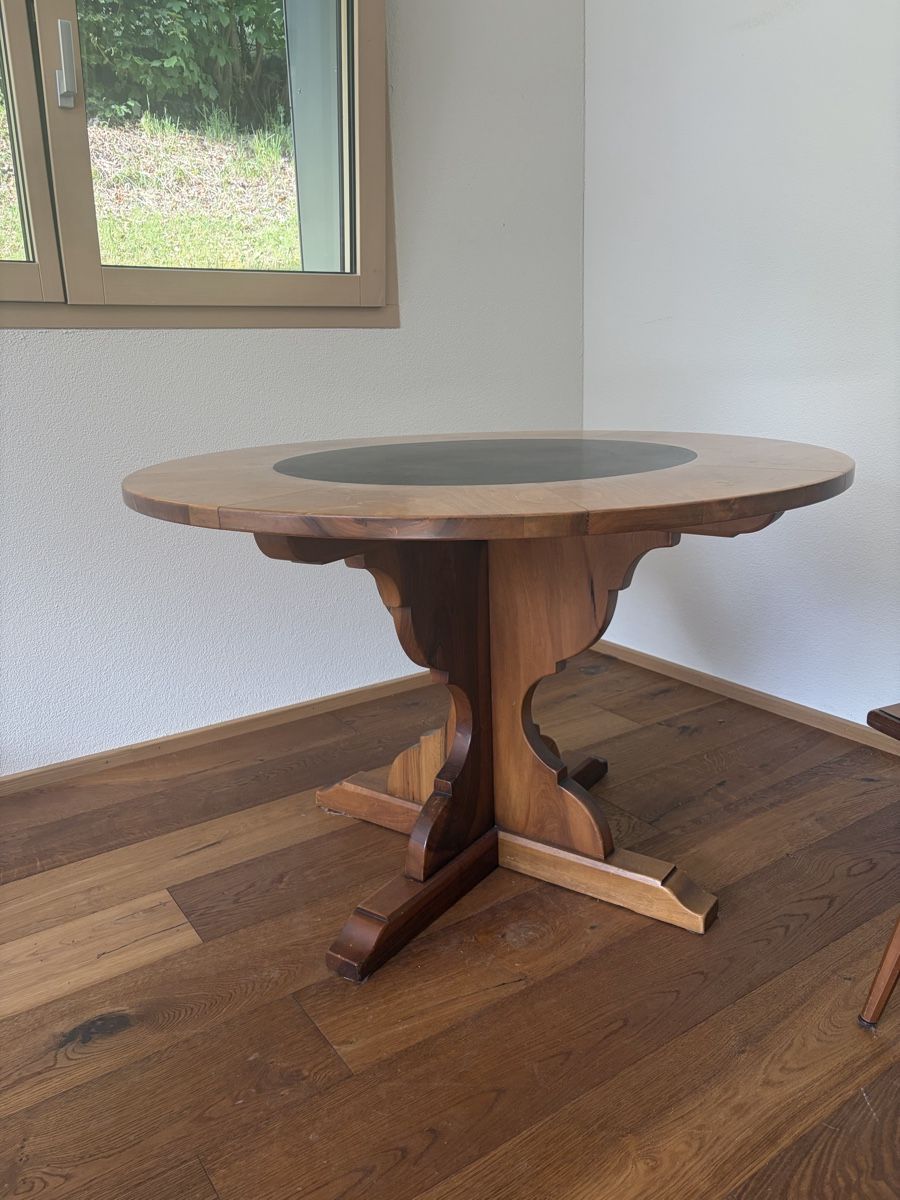 Tische: Nussbaumtisch inkl. 3 Stühle – Gebraucht aus Engelberg von cla_Janine