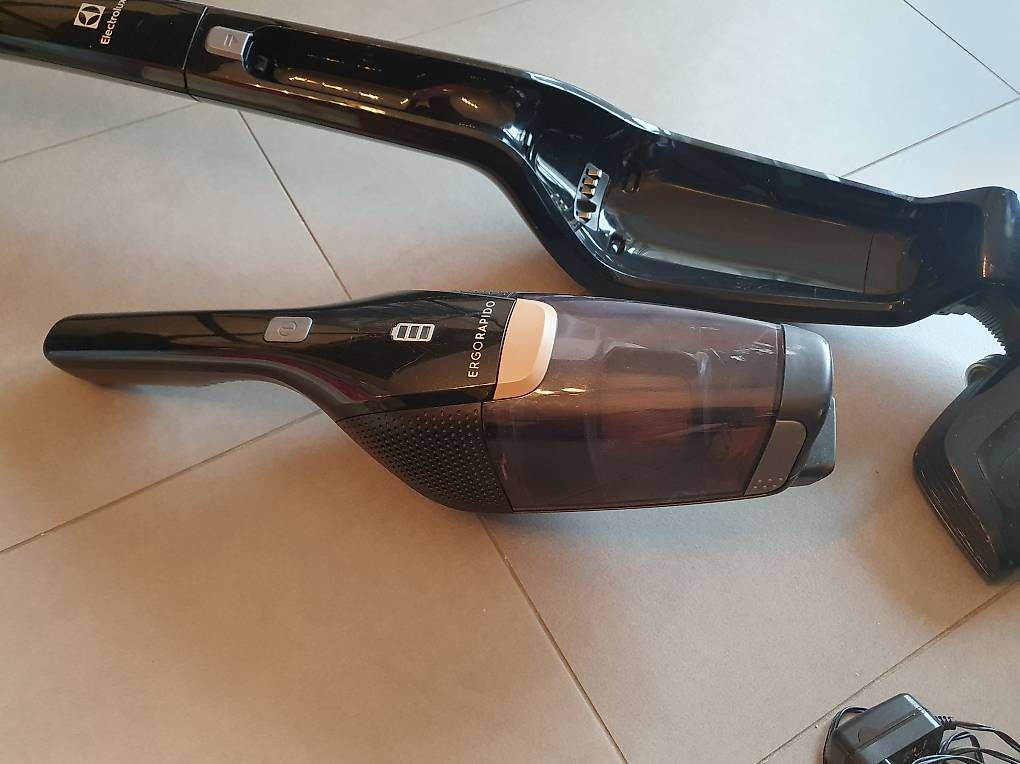 Aspirapolveri & Accessori: Aspirateur balai 2 en 1 – Usato da Chavornay venduto da er_yy7k 1