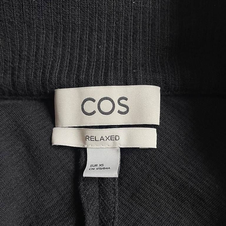Cos Pullover & Sweatshirts: Cos Zip up schwarz – Gebraucht aus Zuchwil von hok_98 1