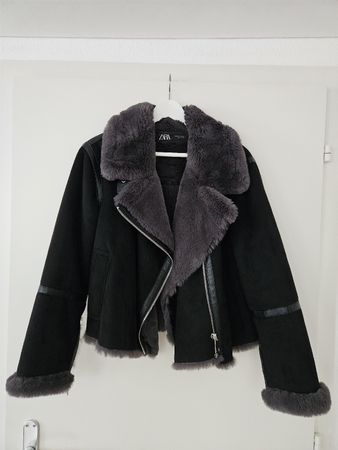 Zara Jacke schwarz mit Kunstfell gefüttert Groesse M