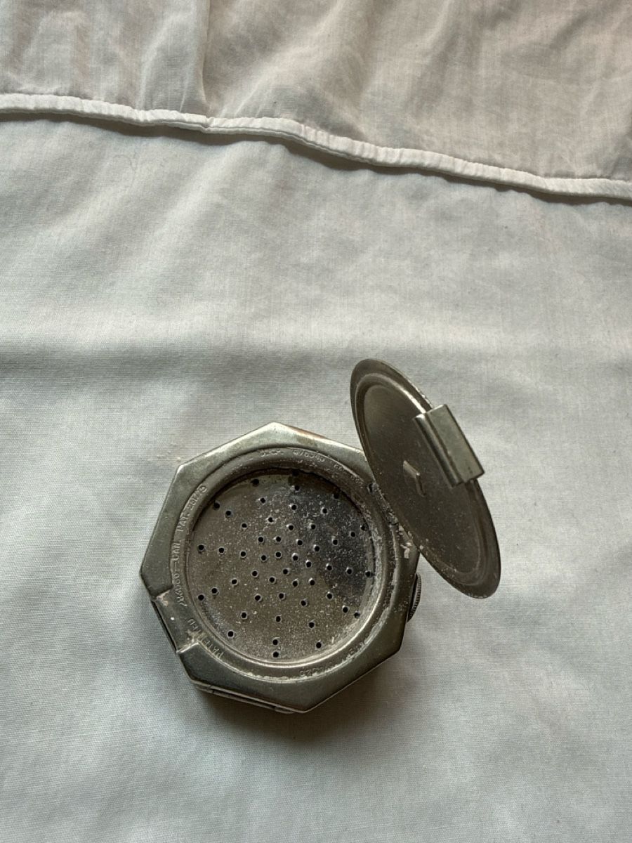 Make-up: Ältere Puderdose – Gebraucht aus Basel von balenadelfino 3