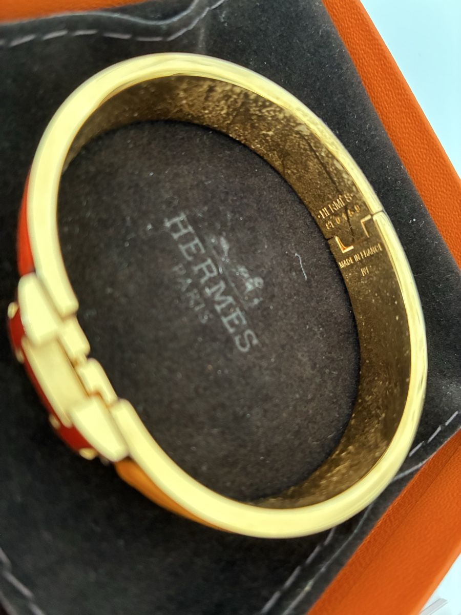 Hermès Armbänder & -reifen: Bracelet Hermès Clic Email Doré – Gebraucht aus La Chaux-de-Fonds von NovoFr 2