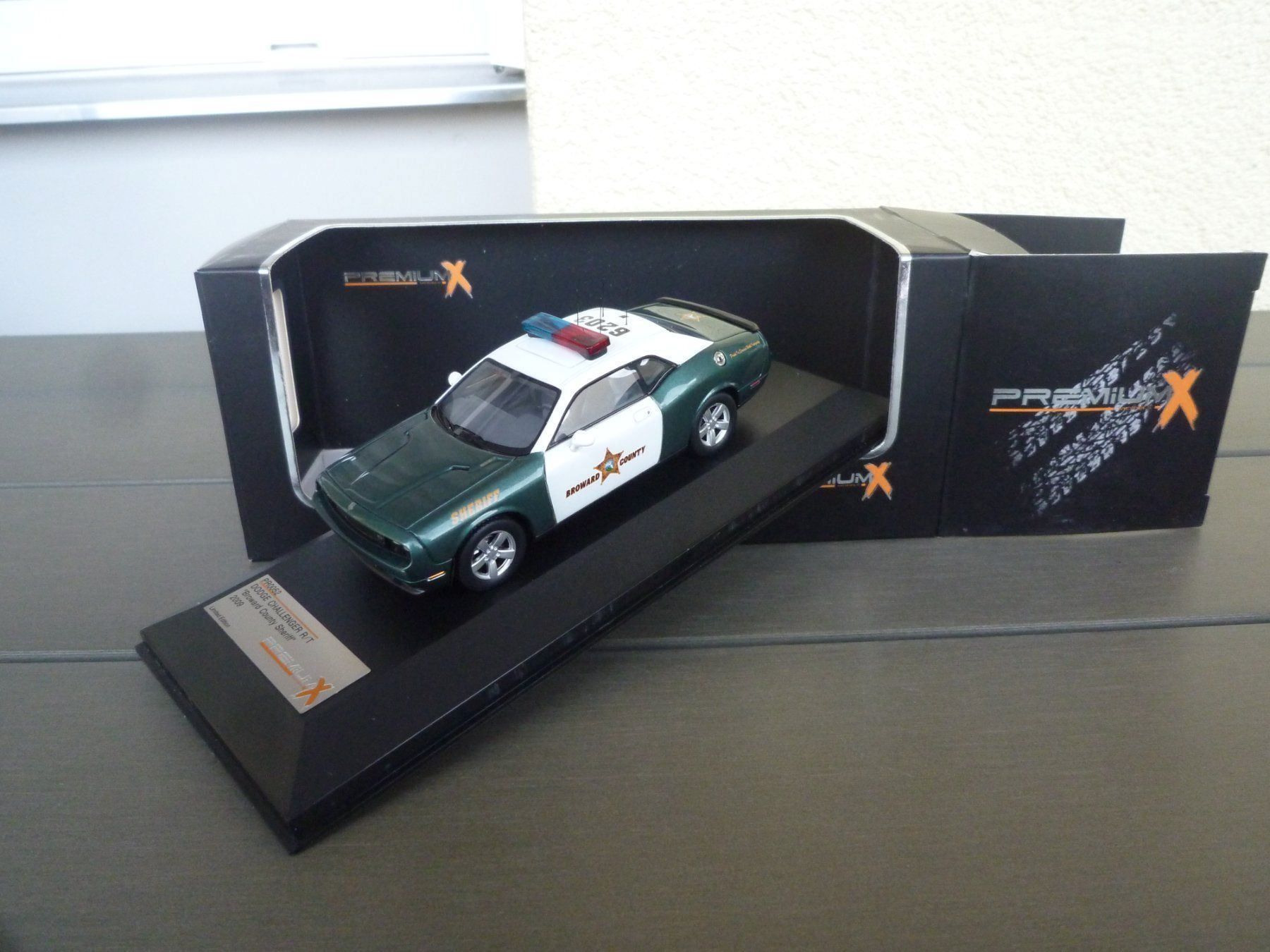 Modellini d'auto: Dodge Challenger R/T  (Sheriff 2009) – Nuovo e nell'imballaggio originale da Flawil venduto da Imperiosud
