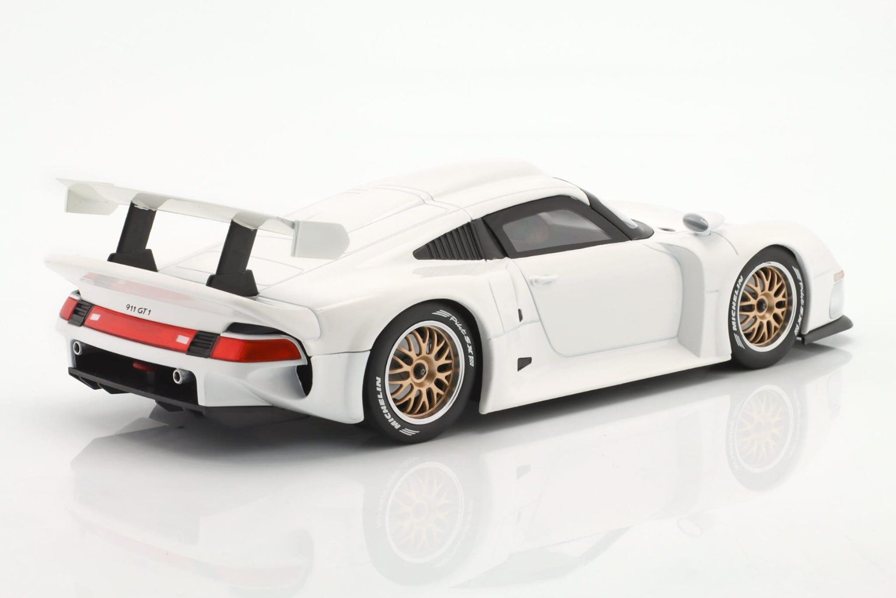 Porsche Modellini d'auto: Porsche 911 GT1 Plain Body Version white 1:18 WERK83 – Nuovo e nell'imballaggio originale da Stäfa venduto da wkmodells 2