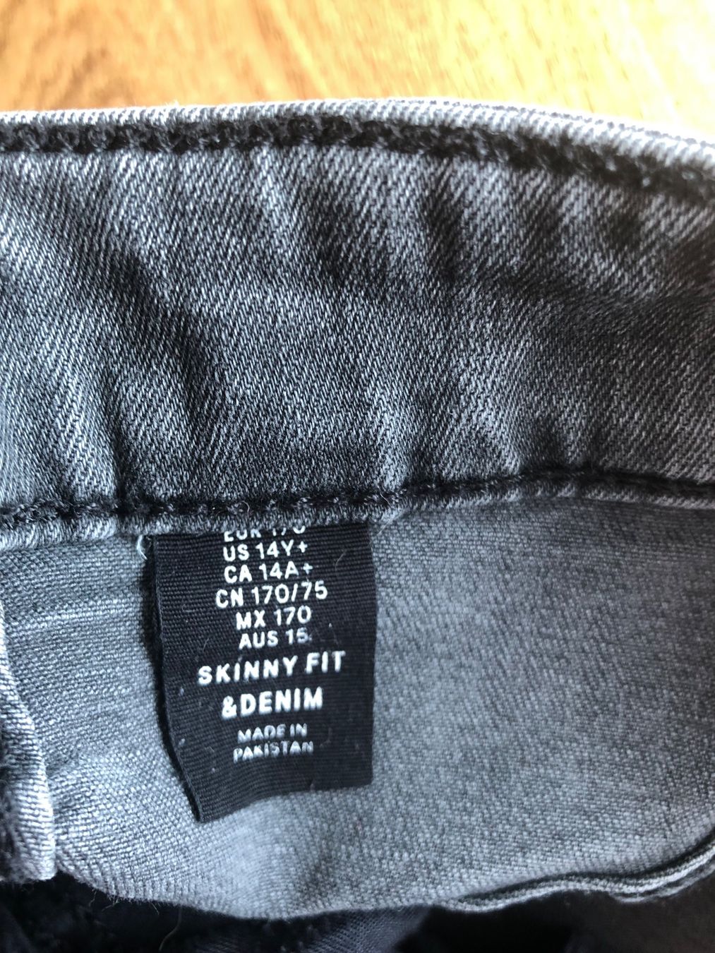 H&M Pantaloni: JEANS 170 H&M grau – Usato da Wattwil venduto da jopara 2