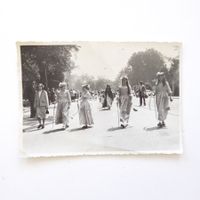 Alte Postkarte / Foto - Umzug - Trachtenfest?
