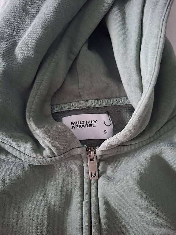 Pullover & Sweatshirts: Multiply Hoodie Gr. S – Gebraucht aus Wilderswil von syr_gb6w 2