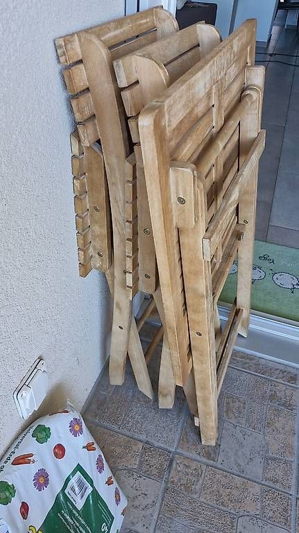 Set de table et chaises: Gartentisch mit 2 Klappstühlen  – D'occasion à Kaltbrunn par akkeber007 4