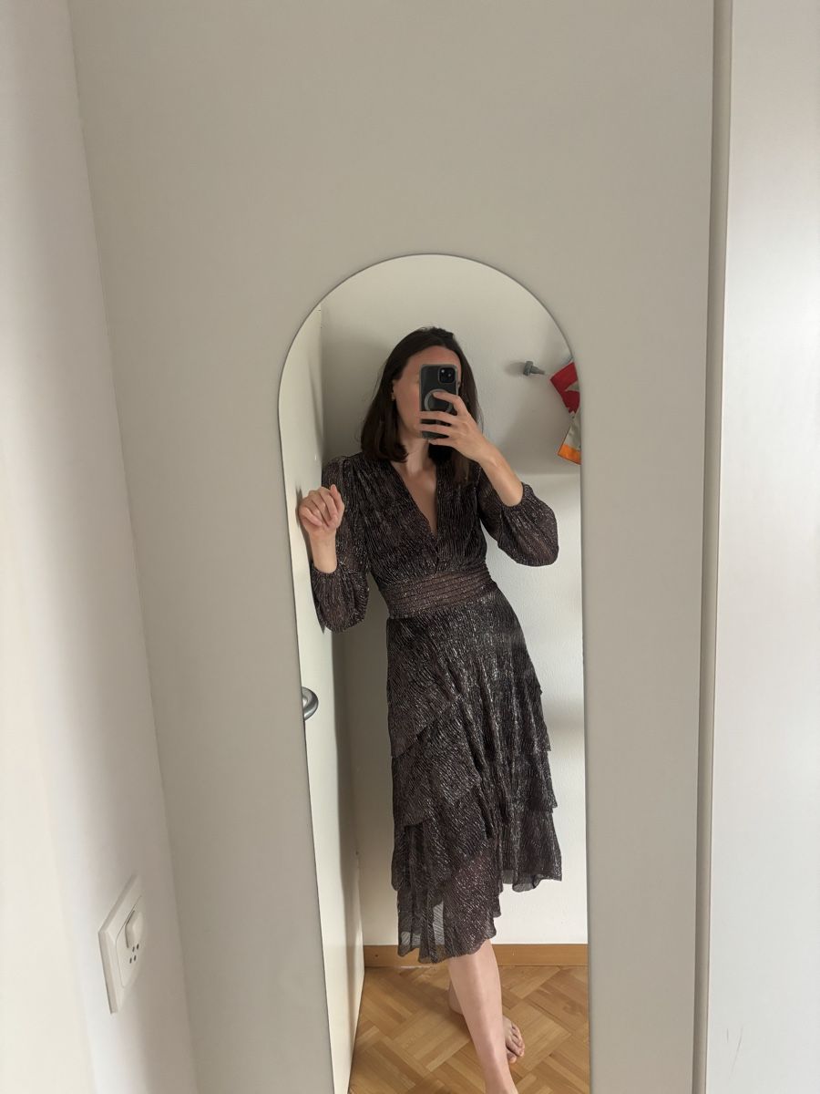 Maje Kleider: MAJE Fall Dress, size 36, Tiered Ruffle Midi - Chic! – Neu und originalverpackt aus Genève von Bella_909