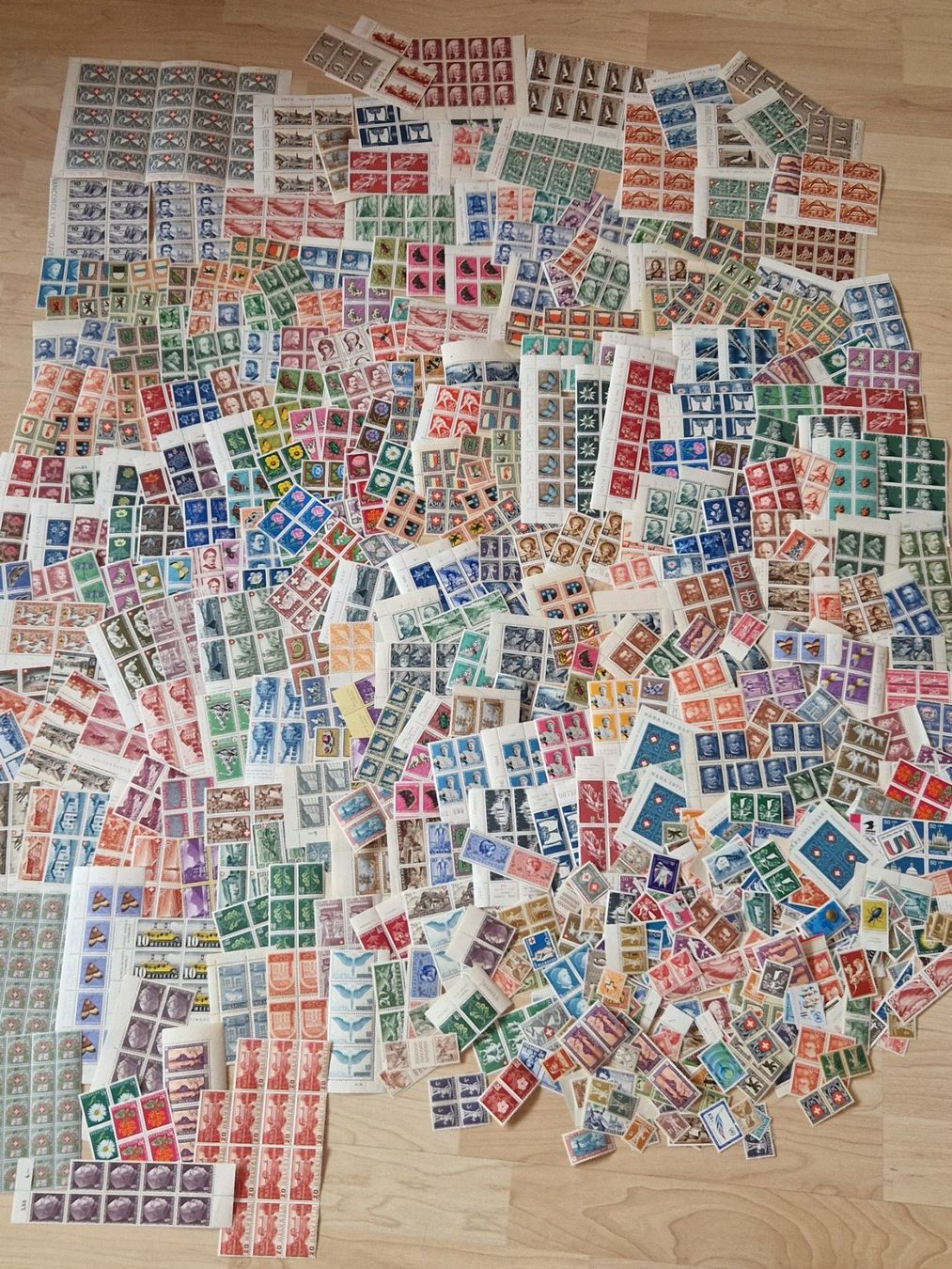 Tous les timbres: Grosser Posten CH postfrisch**, ab 1.- – D'occasion à Burgdorf par Glossy01