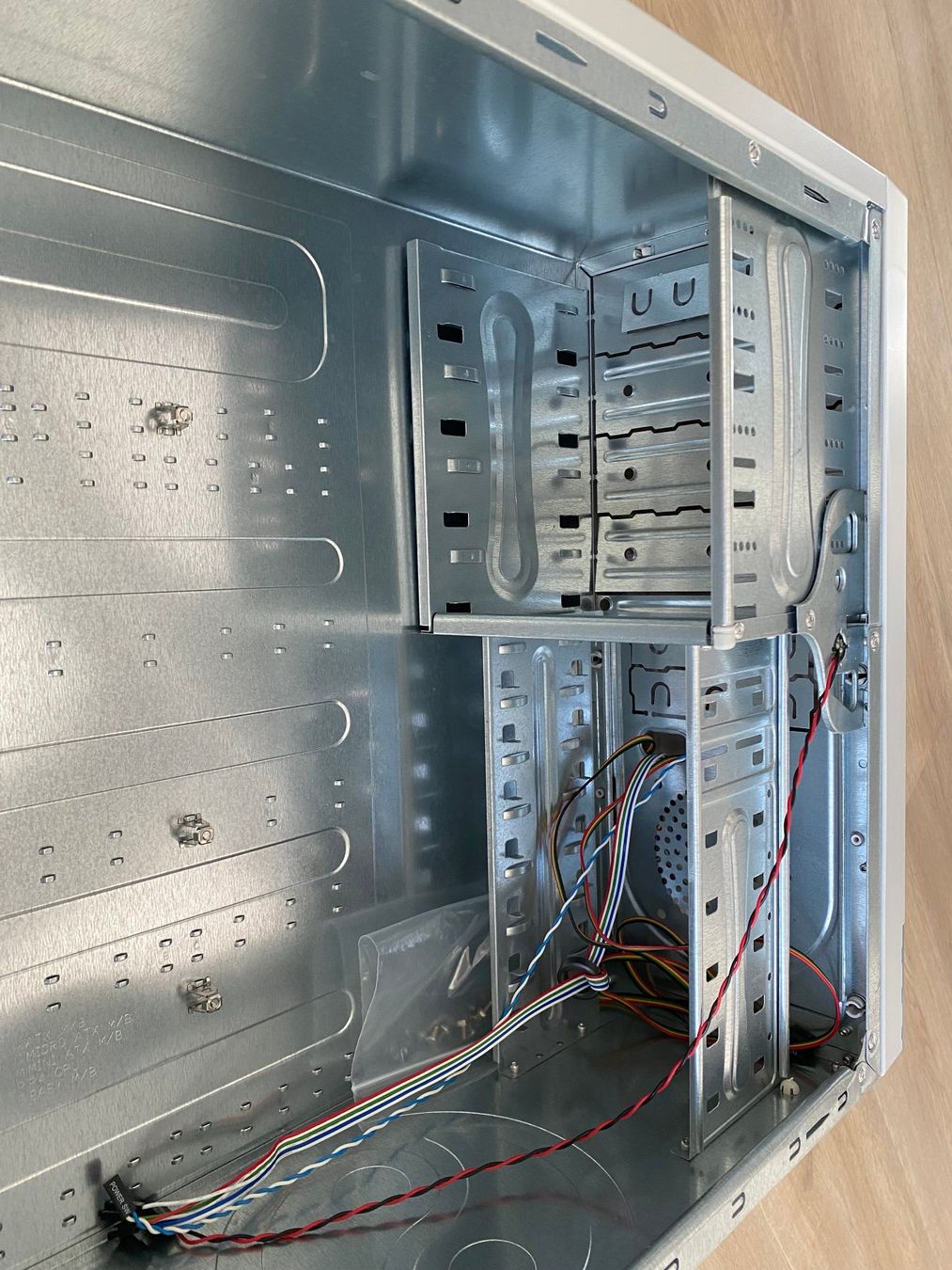 Custodie: Retro PC Sleeper Gehäuse ATX NOS Beige Hellblau mit 300W PSU – Nuovo (secondo la descrizione) da Wetzikon ZH venduto da BackToRetro 2