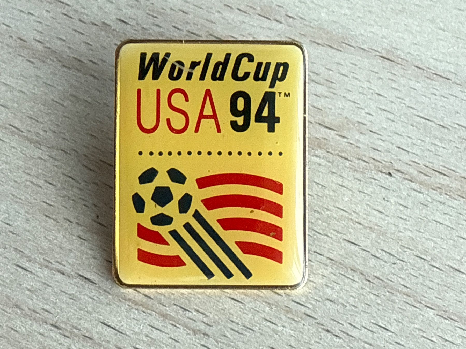 Placchette & Badge: Pin World Cup USA 94 – Usato da Glattbrugg venduto da Schweigmatt
