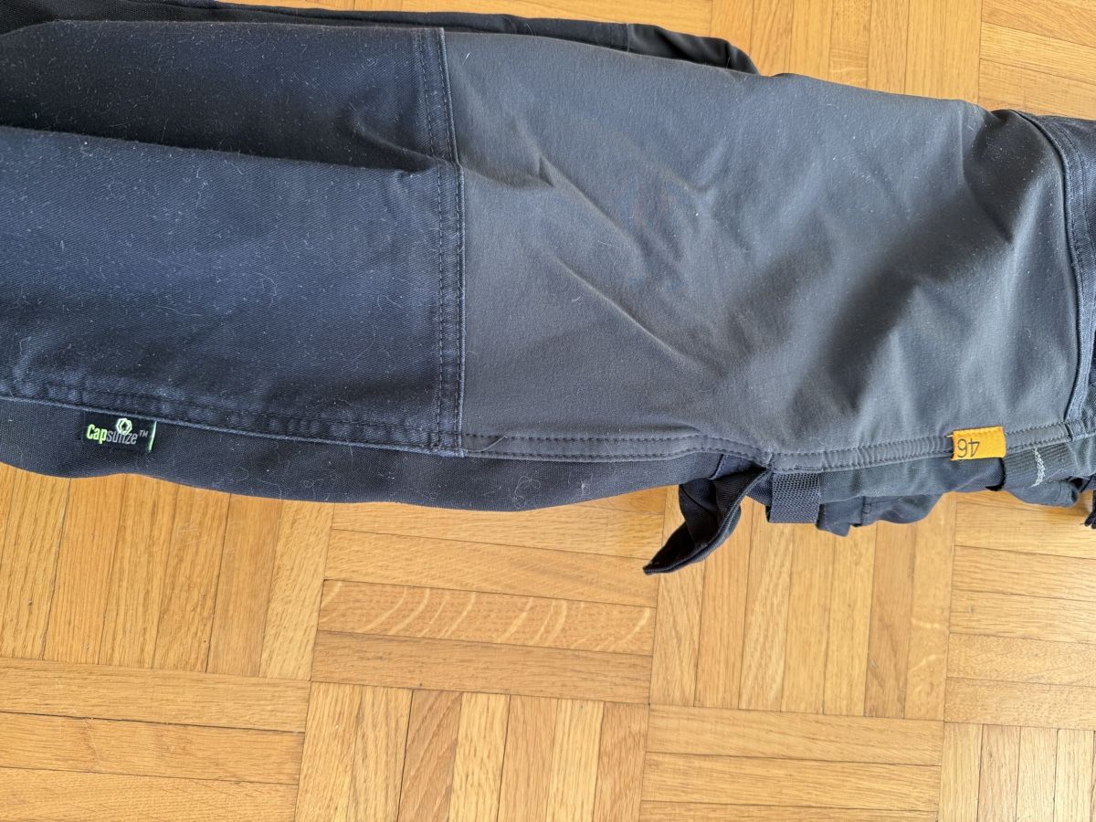 Pantaloni: Pantalon snickers genouillères intégrées – Usato da Epalinges venduto da jul_zx9q 1
