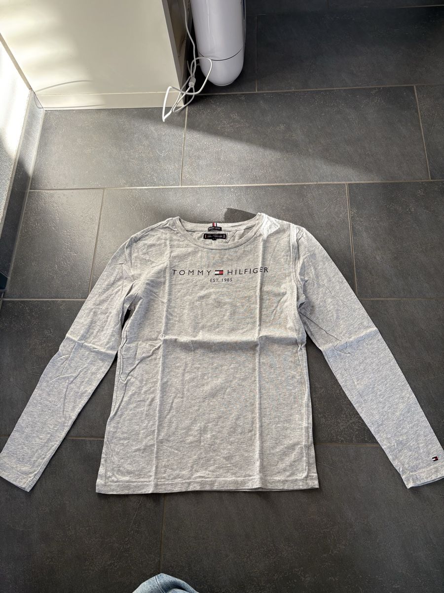 Tommy Hilfiger Maglioni & Felpe: Tommy Hilfiger Langarmshirt Grösse 164 – Usato da Schwarzenbach SG venduto da Manmar