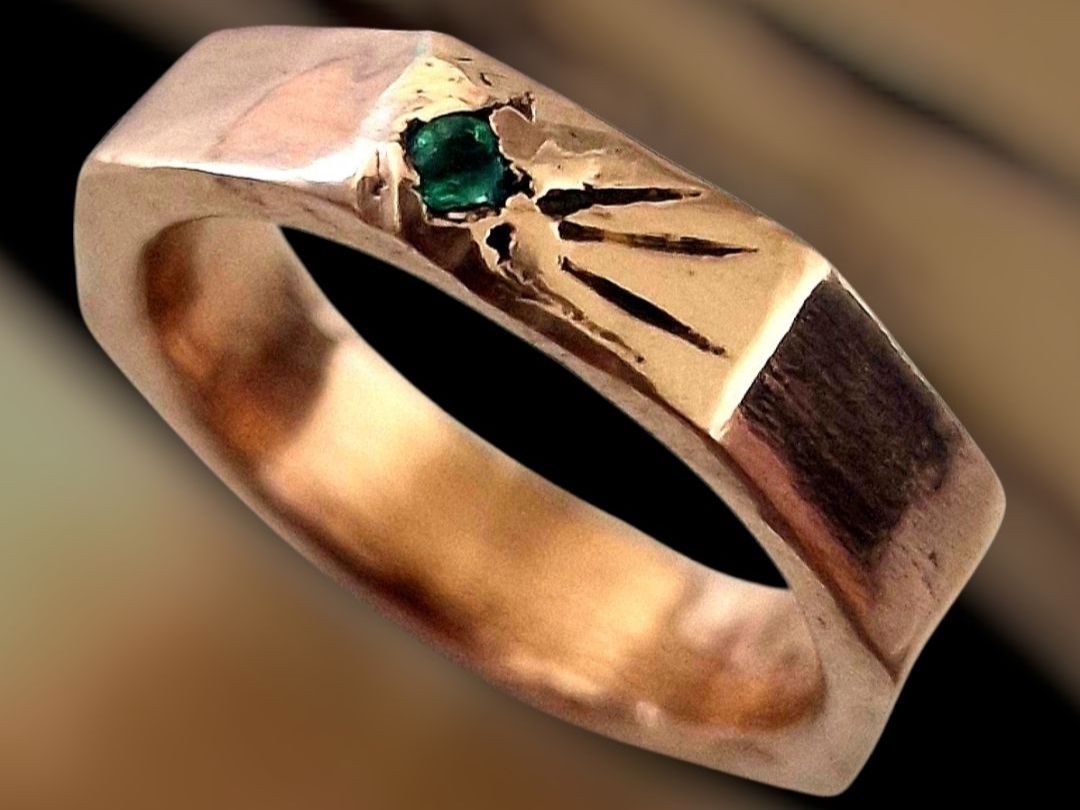 Anelli: Achteckring Bronze mit Smaragd. Grösse 52 – Nuovo e nell'imballaggio originale da Aarau venduto da Schmuckhoehle_MD 7
