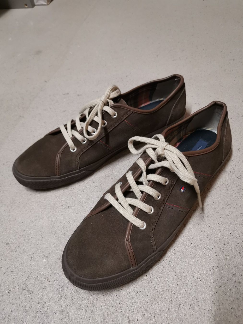 Tommy Hilfiger Scarpe da uomo: Tommy Hilfiger Schuhe Gr. 42 neue – Nuovo (secondo la descrizione) da Galgenen venduto da amoxan1
