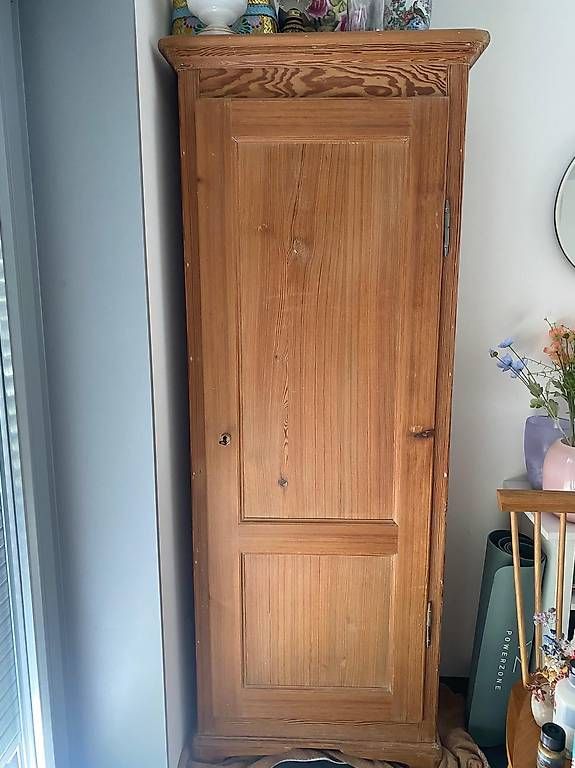 Armadi: Antiker Kleiderschrank – Usato da Luzern venduto da lou4444