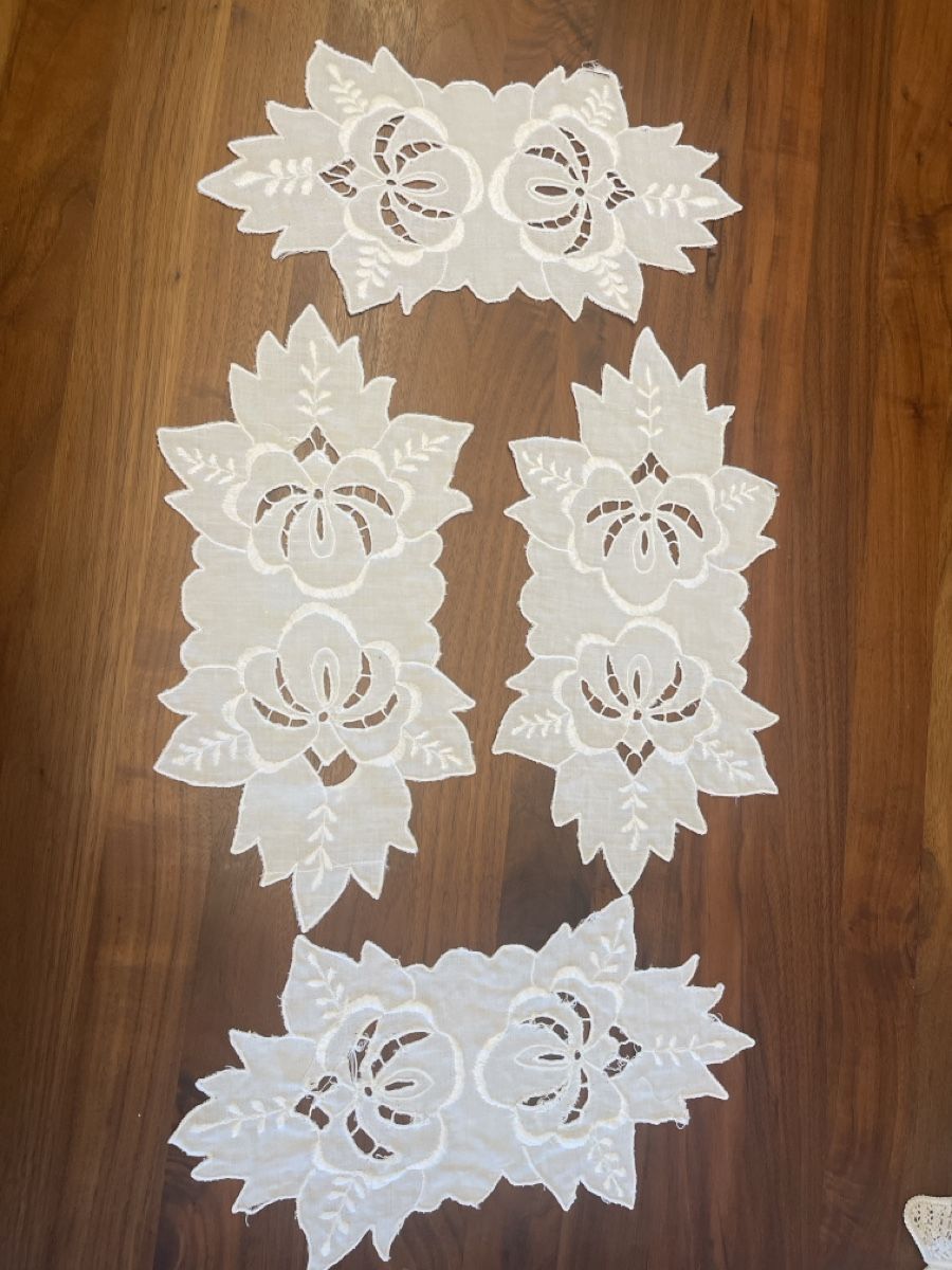 Tutte le decorazioni: Vintage Stickerei Deckchen, 4er Set, Weiss – Usato da Adliswil venduto da JadrankaR