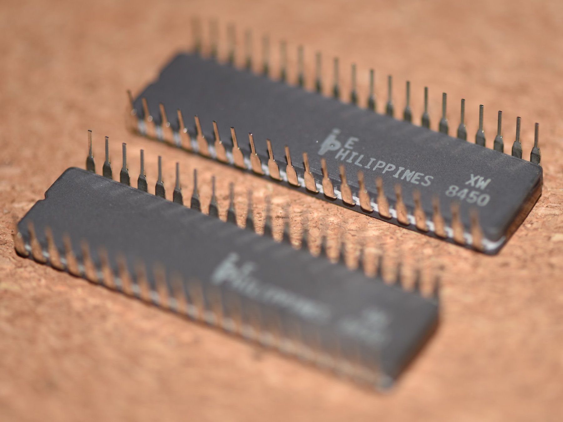 Intel Elektronikbauteile: 2x IC D8255A-5 004500752 INTEL 81 - PHILIPPINES XW 8450 – Neu (gemäss Beschreibung) aus Emmen von renerich 1