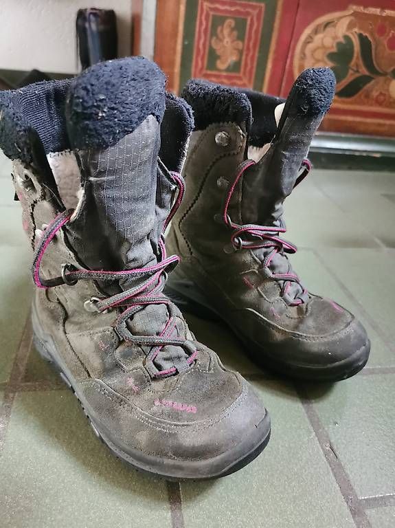 Lowa Scarpe per ragazzi: Lowa Wanderschuhe Gr29 – Usato da Riehen venduto da LaurJer