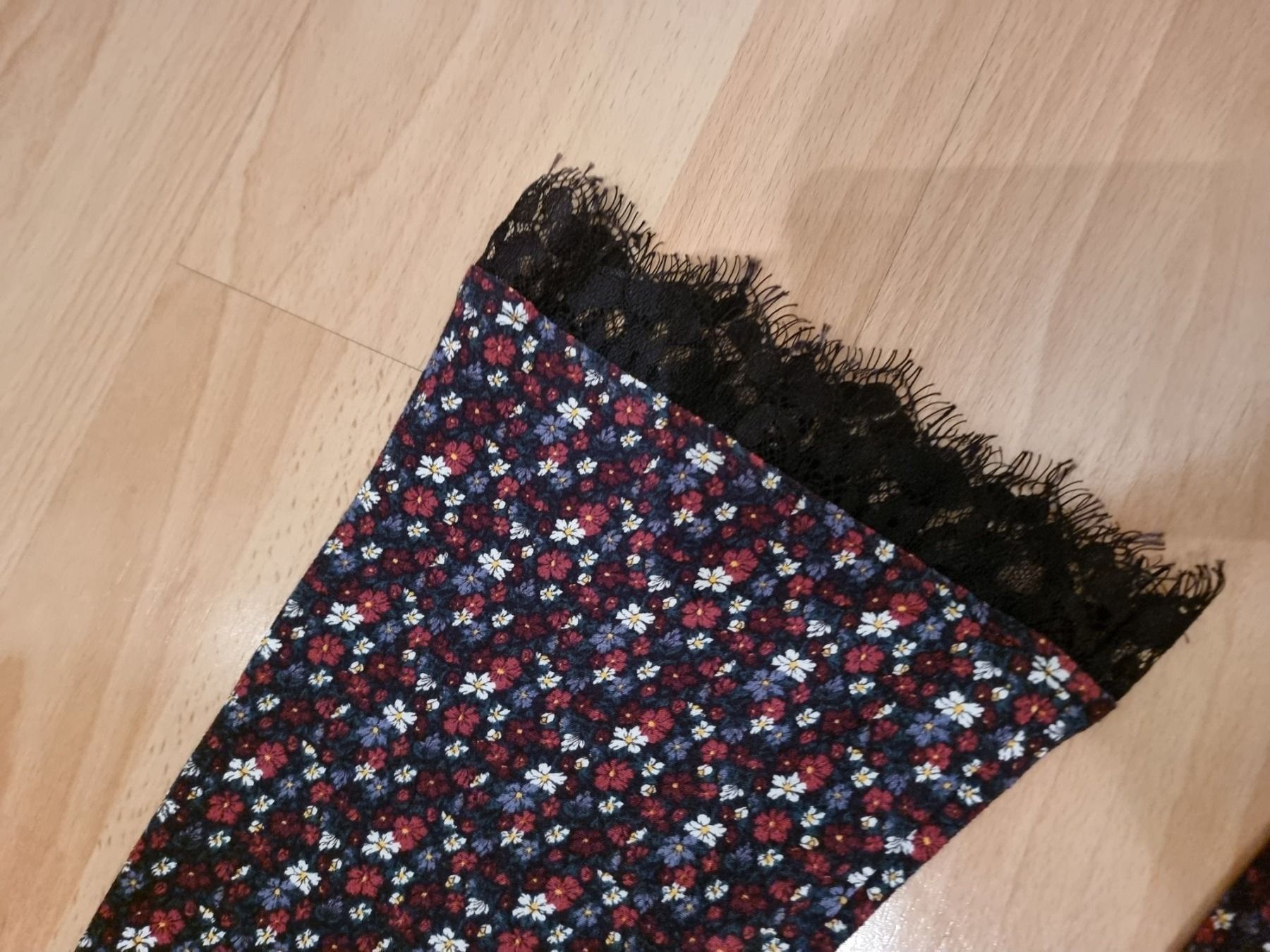 Vestiti: Kleid mit Spitzen – Usato da Affoltern am Albis venduto da Ebruli89 4