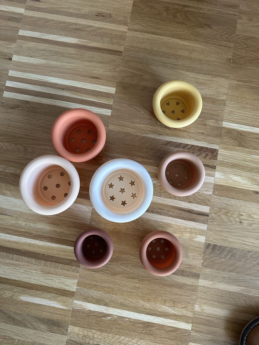 Jouets: Stapelbecher aus Silikon – D'occasion à Wald ZH par Judithz 2
